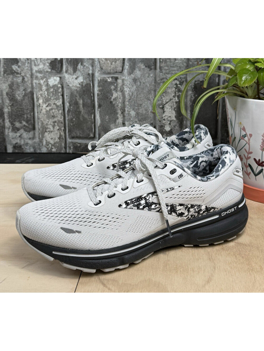 Brooks Ghost 15 Men's White/Black/Gray Camo Low Top Lace-Up Running 9.5 B
